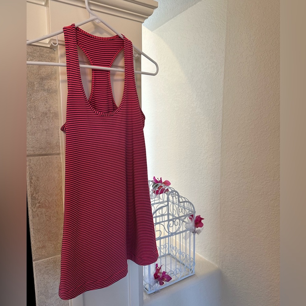 Lululemon shirt size 6